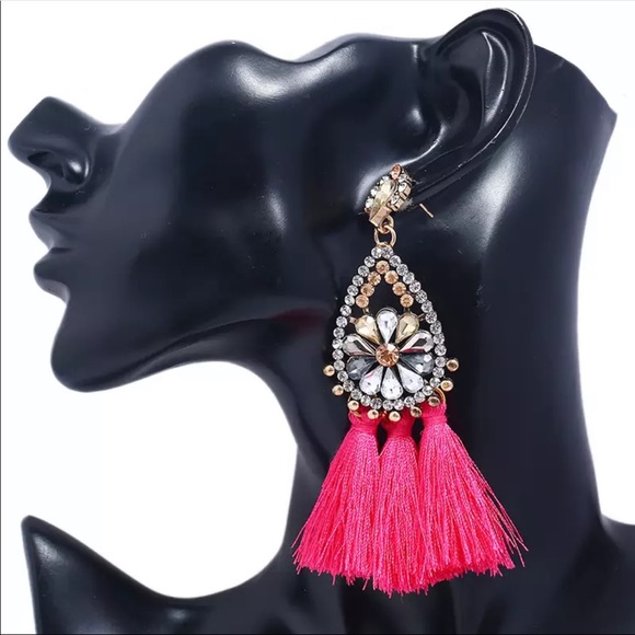 Meet your Posher, Laura 😘 - Picture 2 of 2